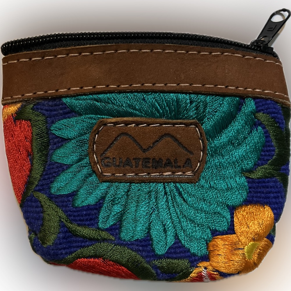 Small pretty coin purse - NWOT